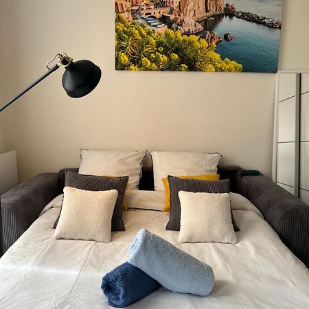 Grand Studio Lumineux En Plein Coeur De Versailles Extérieur photo